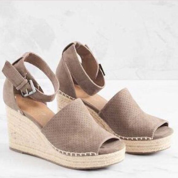 Altar’d State Marie Taupe Faux Suede Espadrille Platform Wedge Sandals Sz 10 NWT - Picture 1 of 10